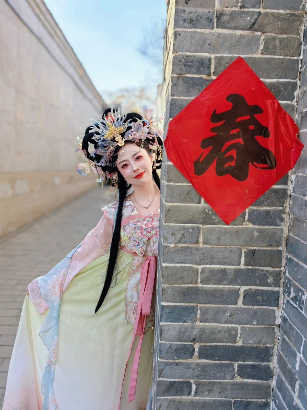着一袭华裳，赠我一场古时梦