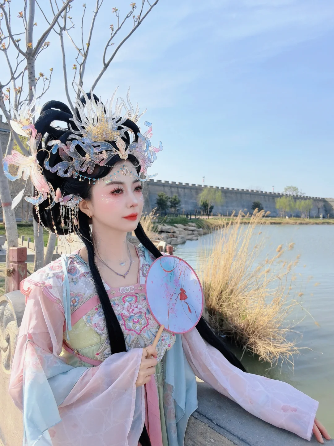 着一袭华裳，赠我一场古时梦