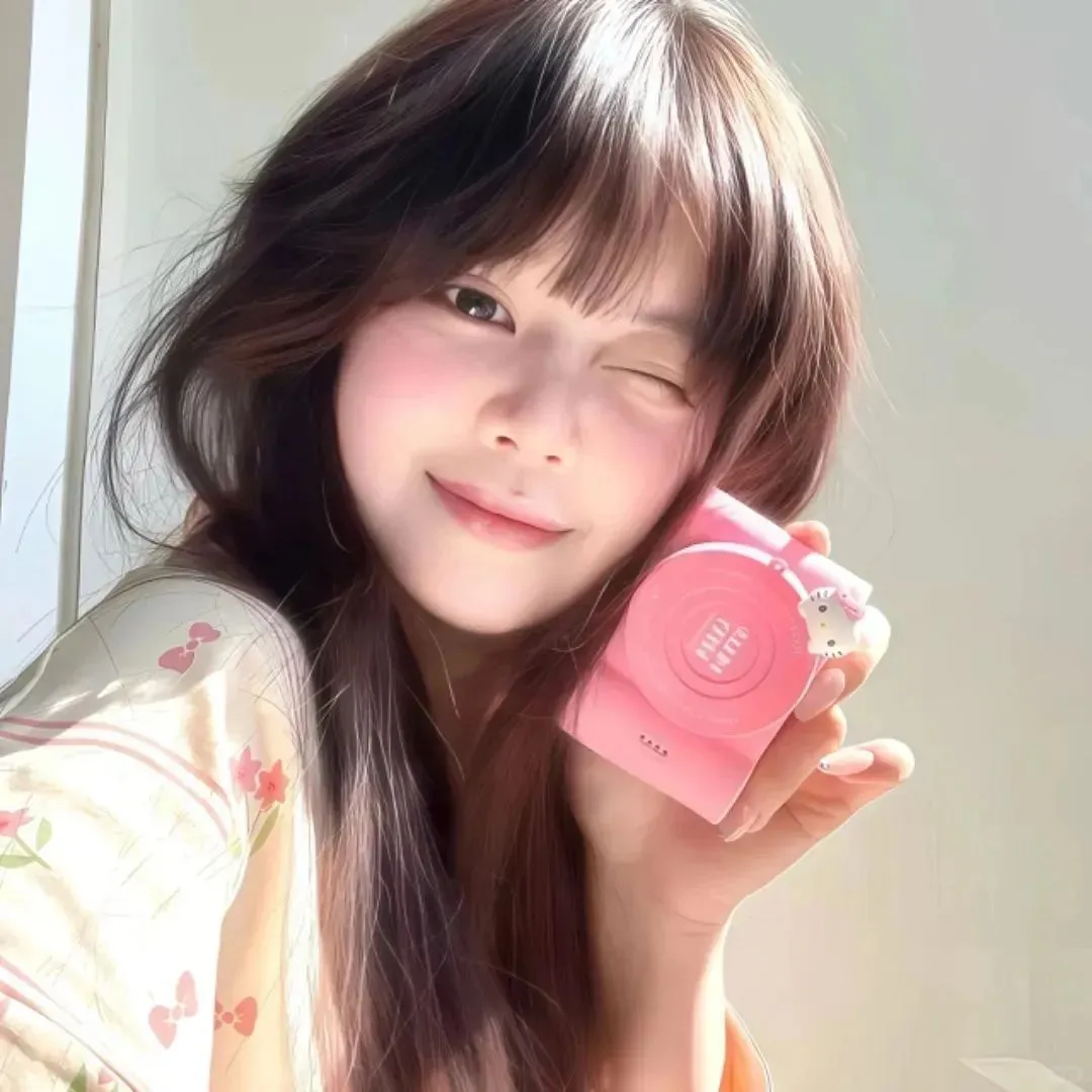 今天是粉色的小相机女孩🎀