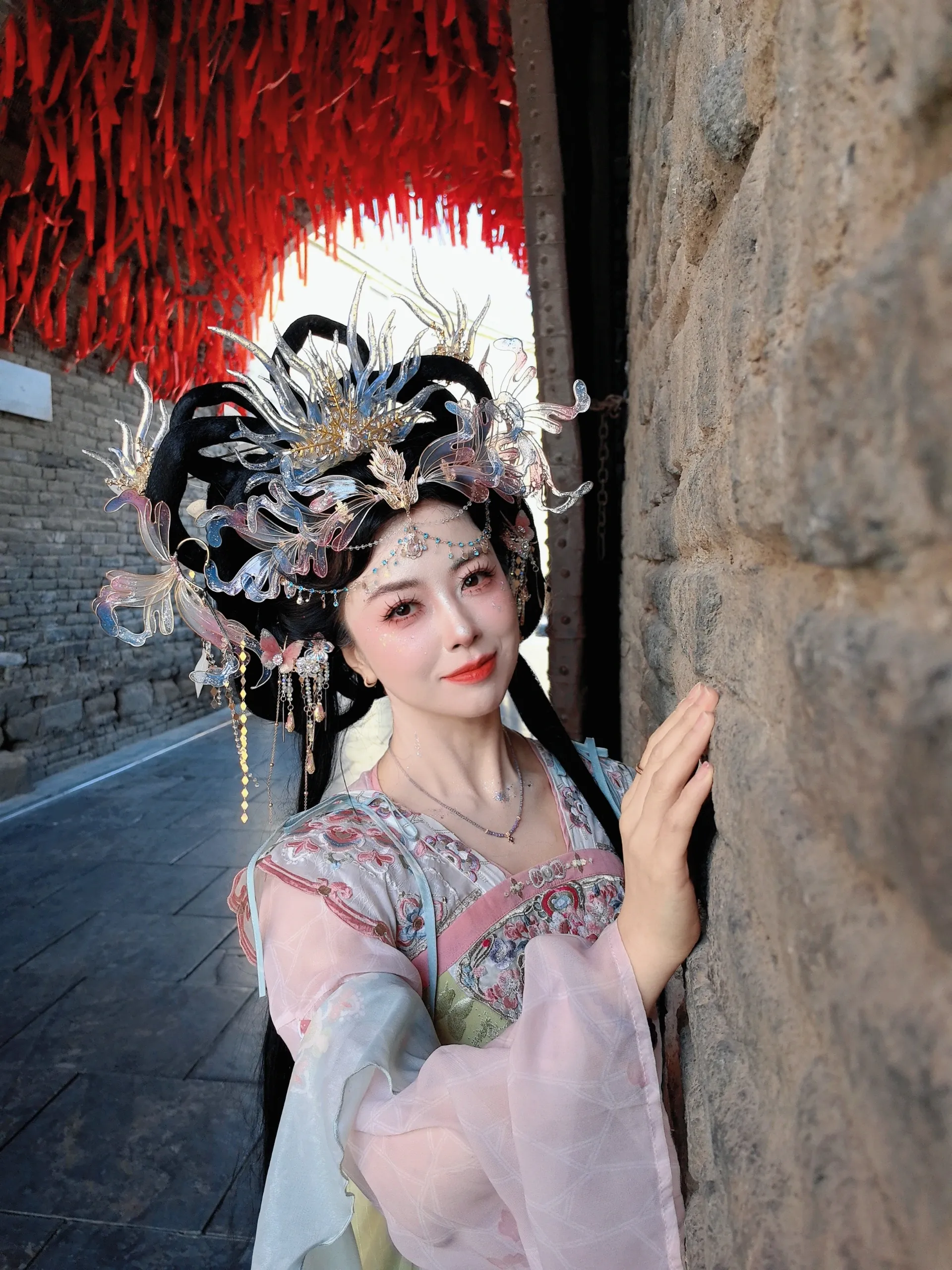 着一袭华裳，赠我一场古时梦