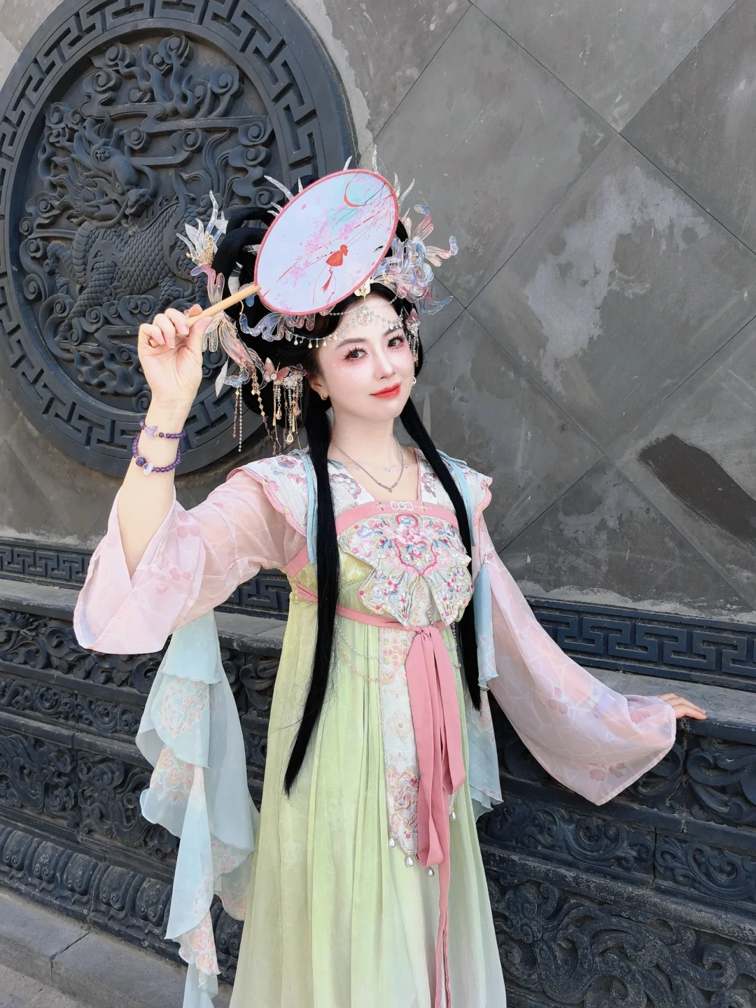 着一袭华裳，赠我一场古时梦