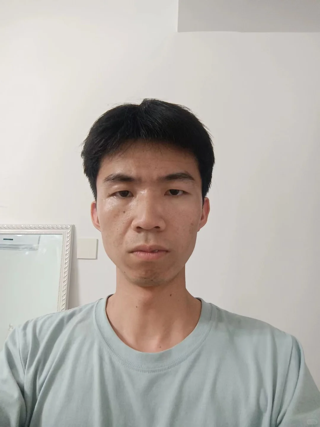 这个颜值算中等吗？客观评价，不玻璃心
