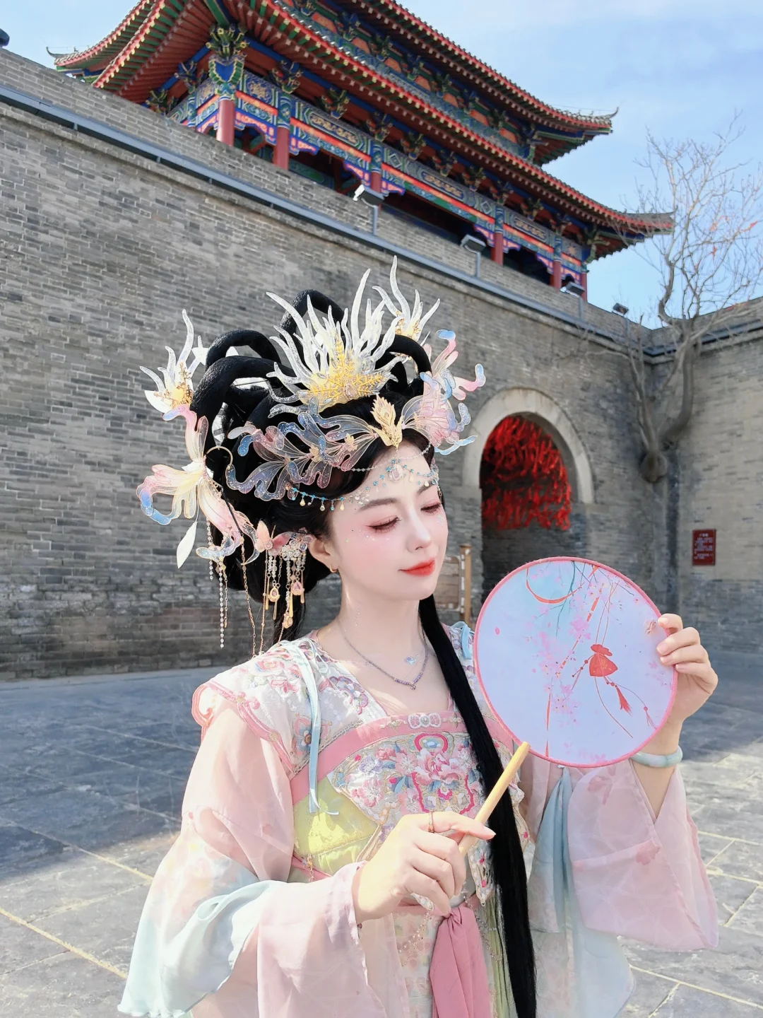 着一袭华裳，赠我一场古时梦
