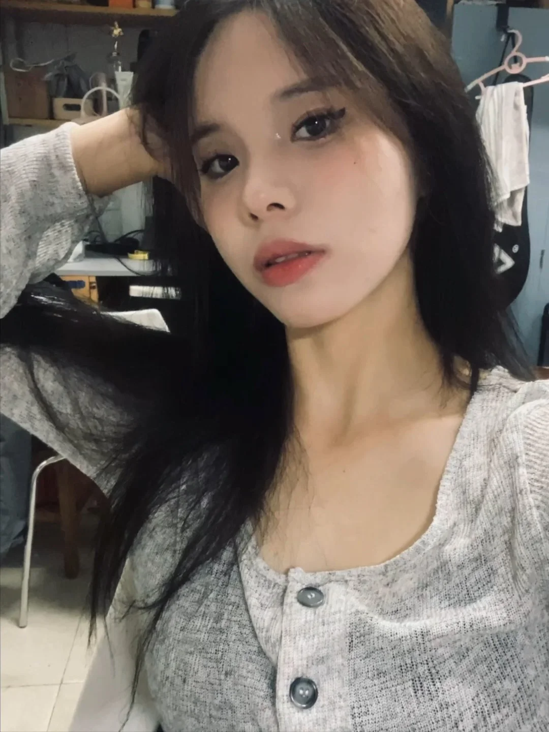 卸了妆长这样😭