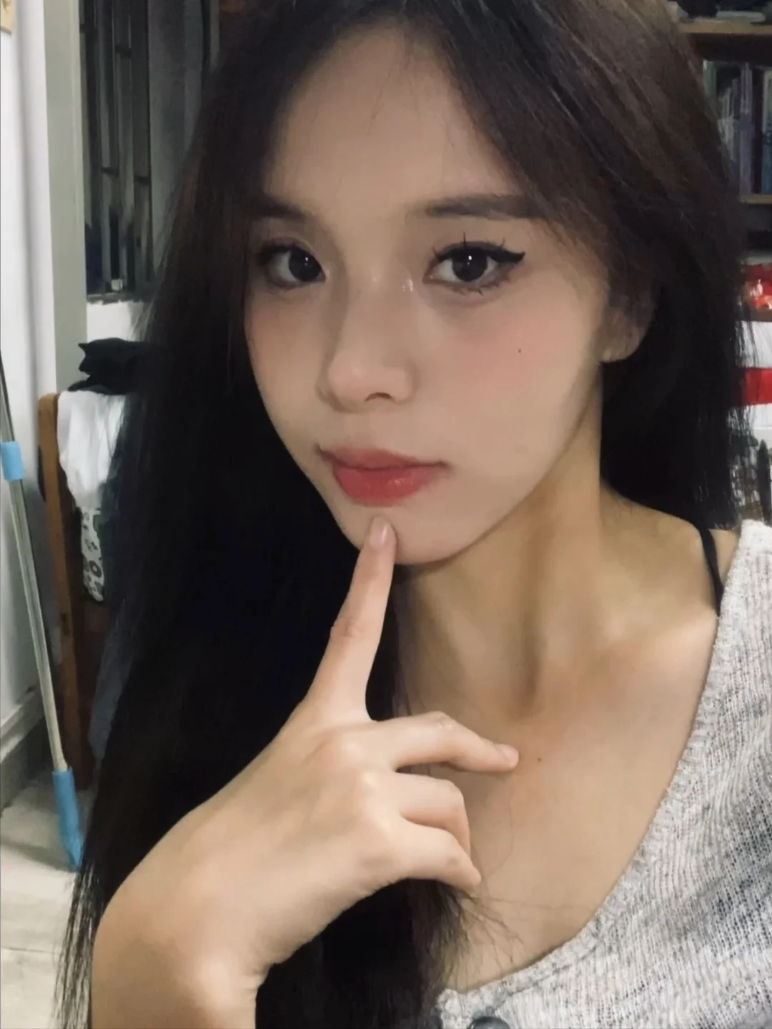 卸了妆长这样😭