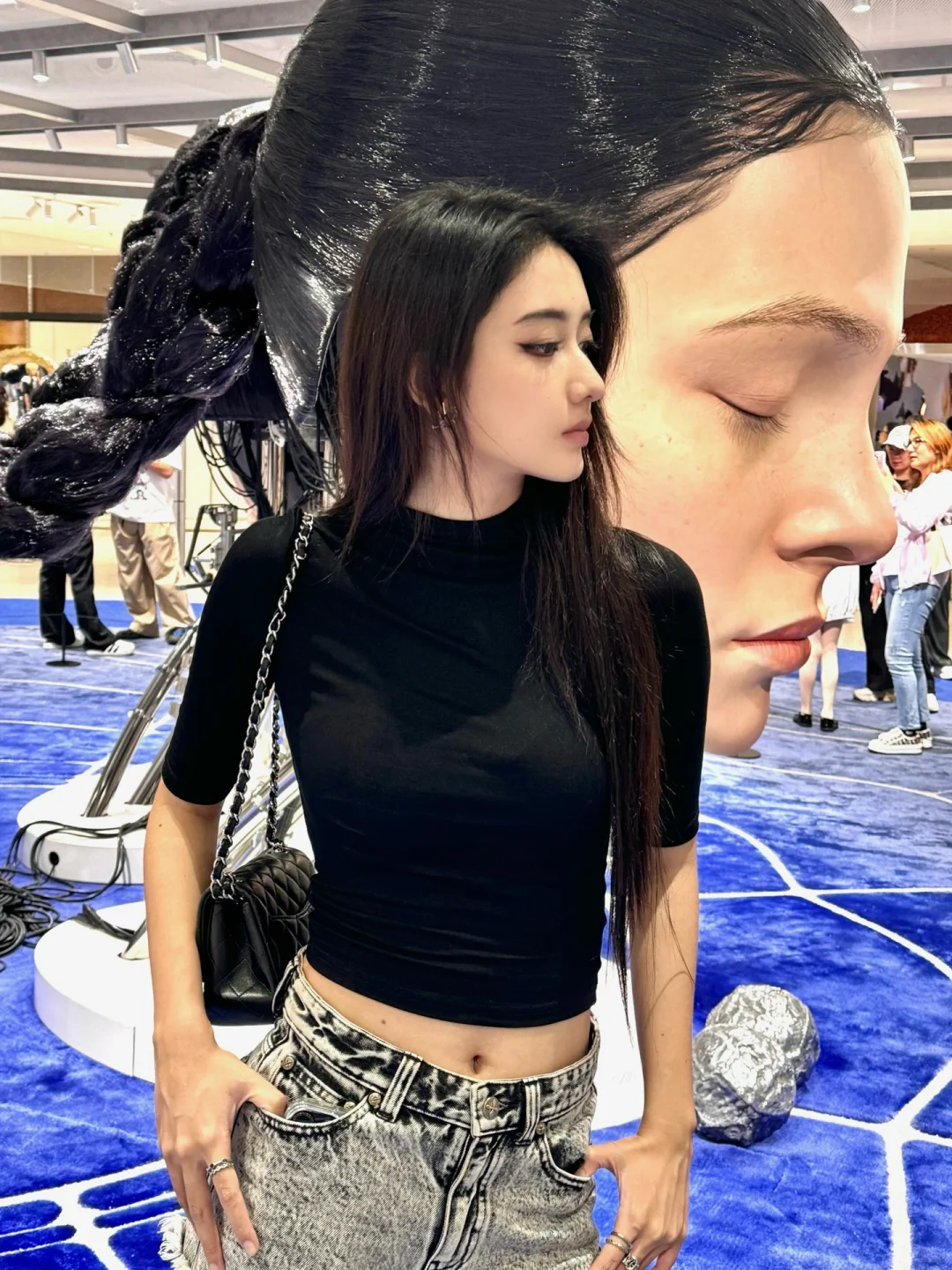 朋友说我的鼻子比雕塑还高
