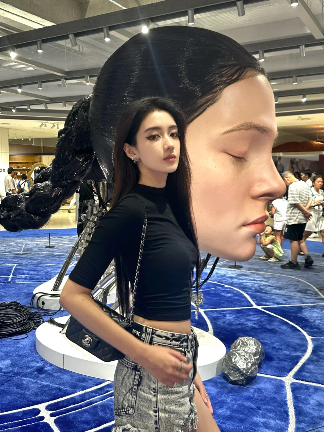 朋友说我的鼻子比雕塑还高