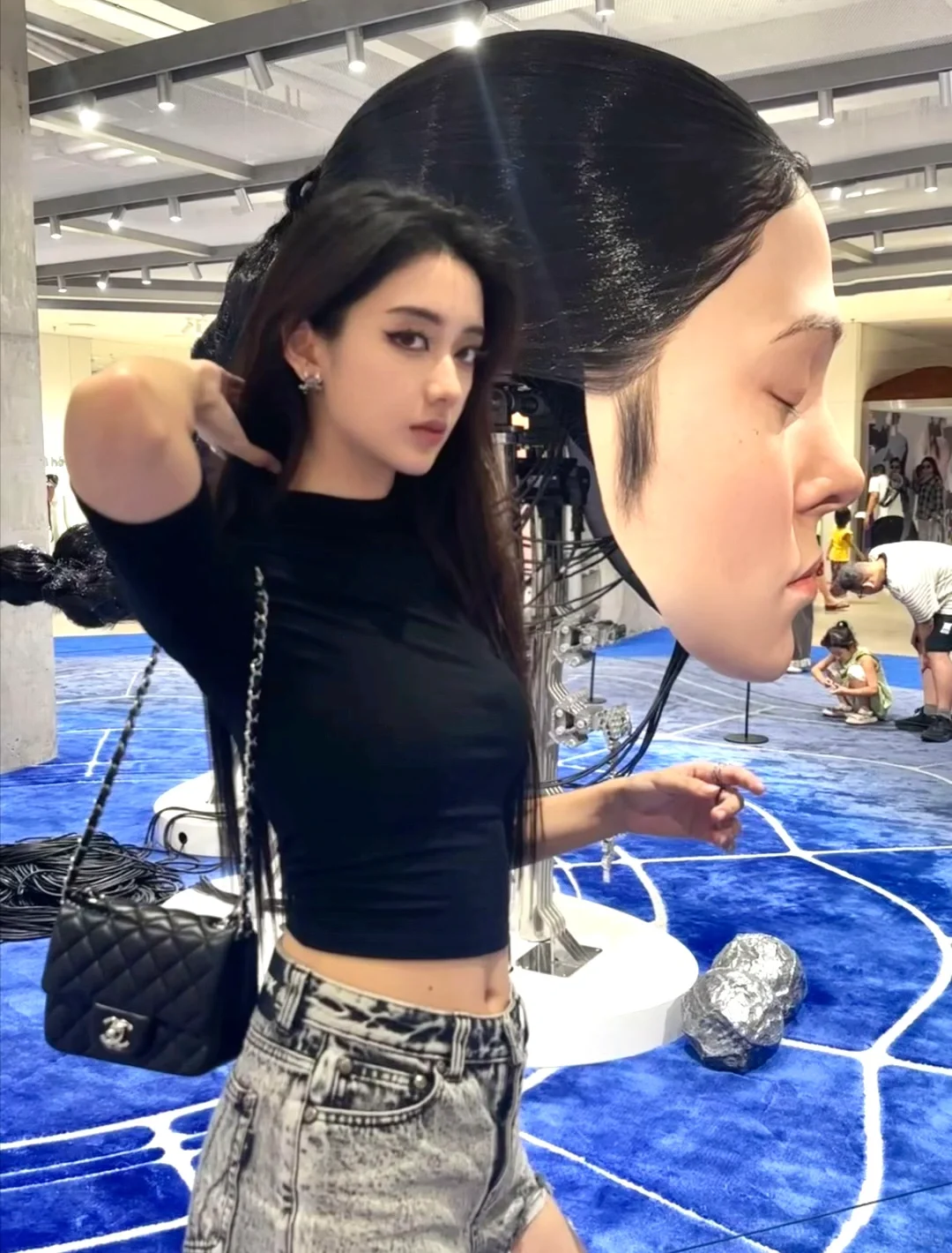 朋友说我的鼻子比雕塑还高