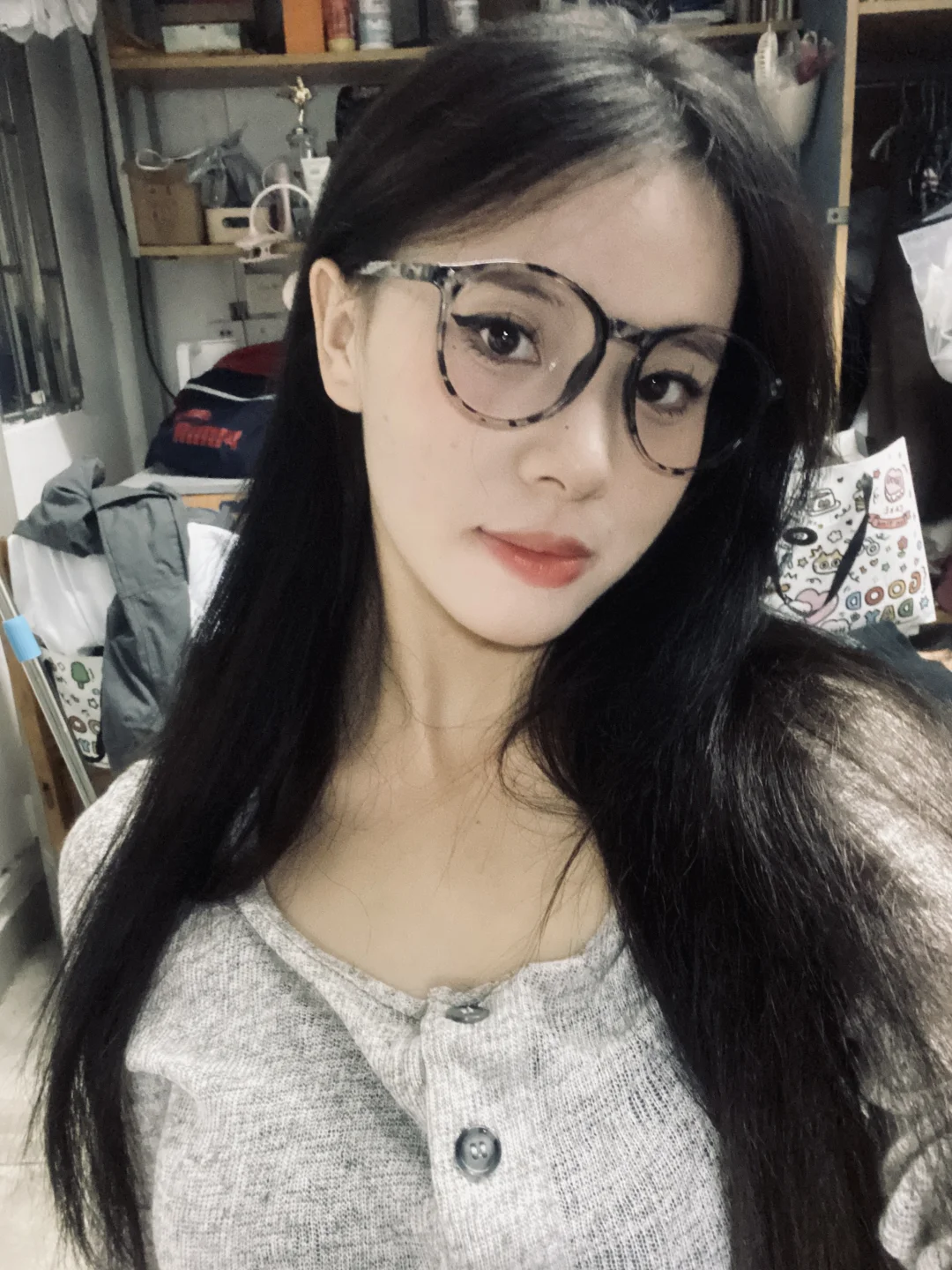卸了妆长这样😭