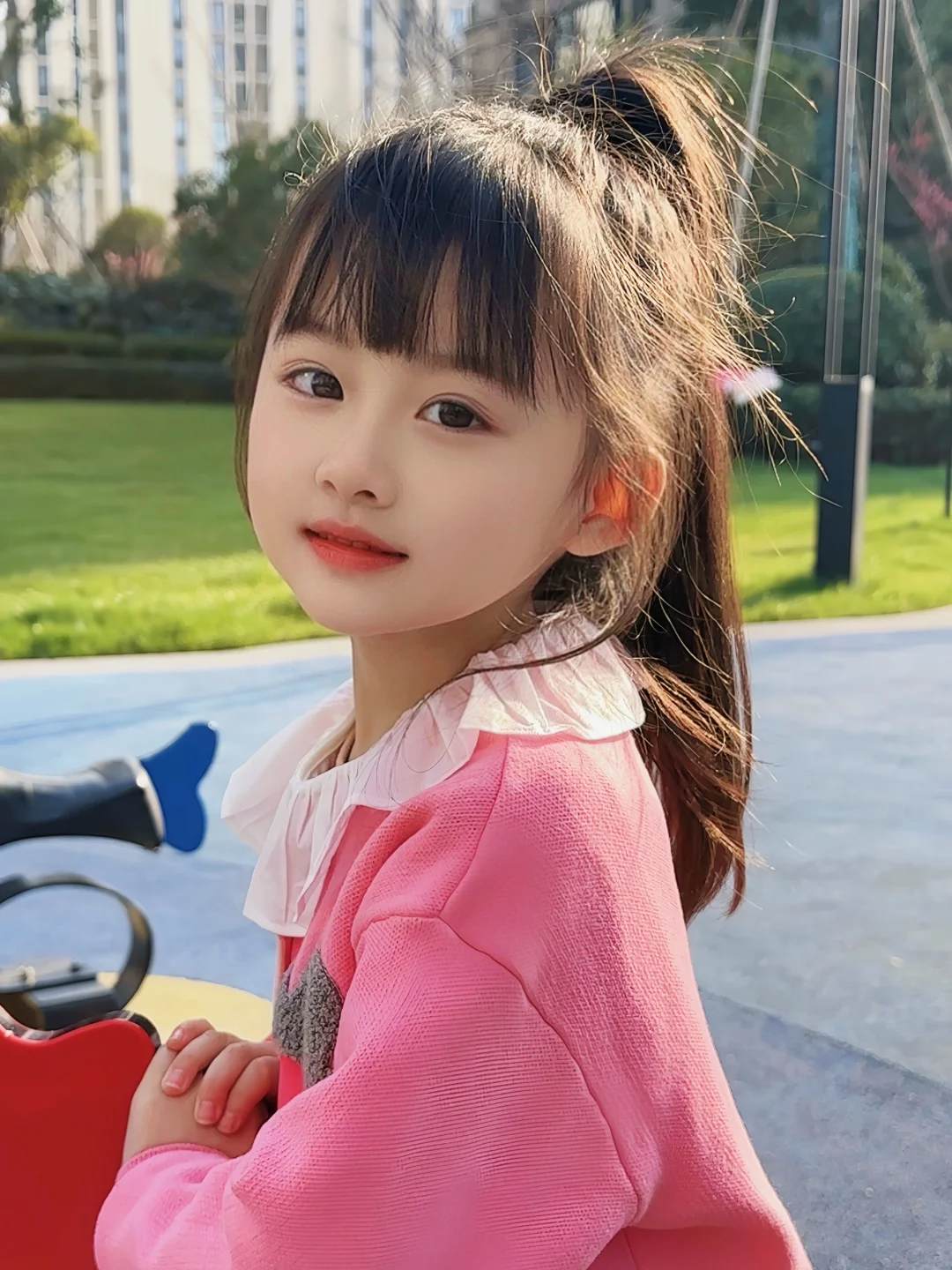 4岁人类幼崽出门放风，氛围感小女神