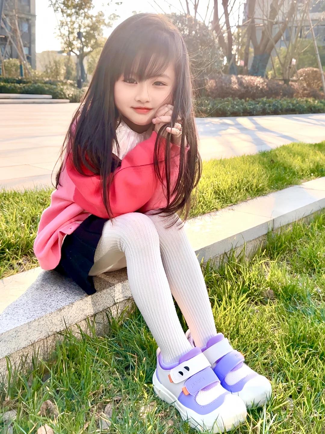 4岁人类幼崽出门放风，氛围感小女神