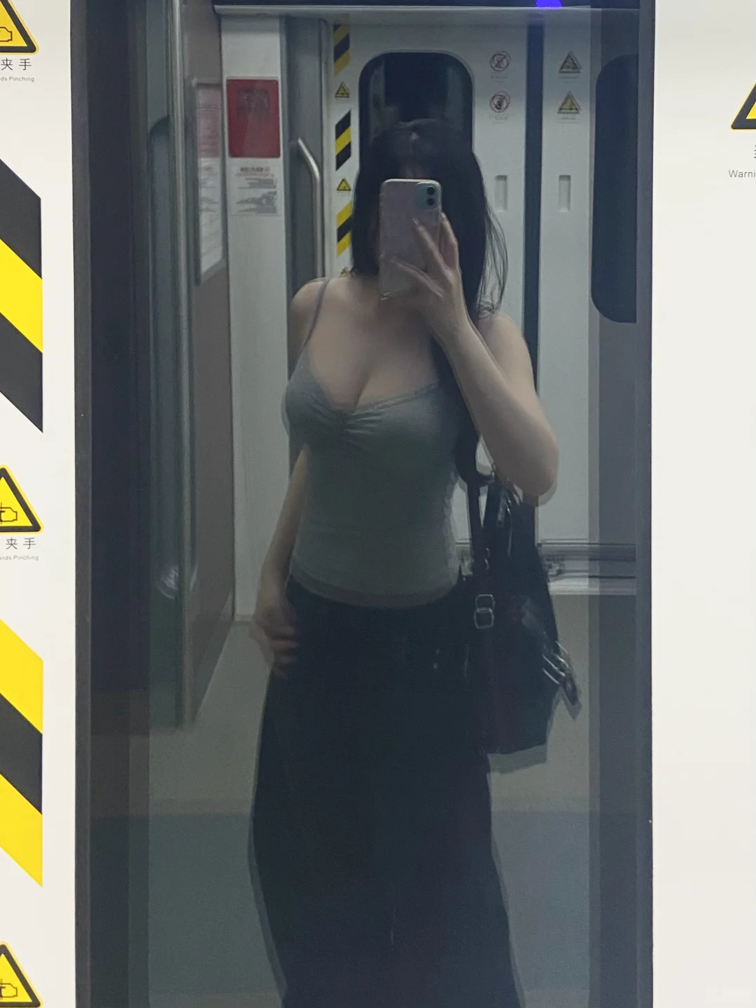 辣妹辣妹地铁ootd