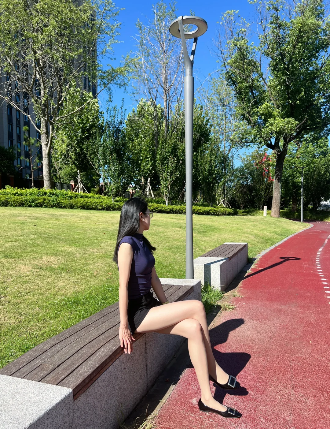 离人群越远，离自己越近