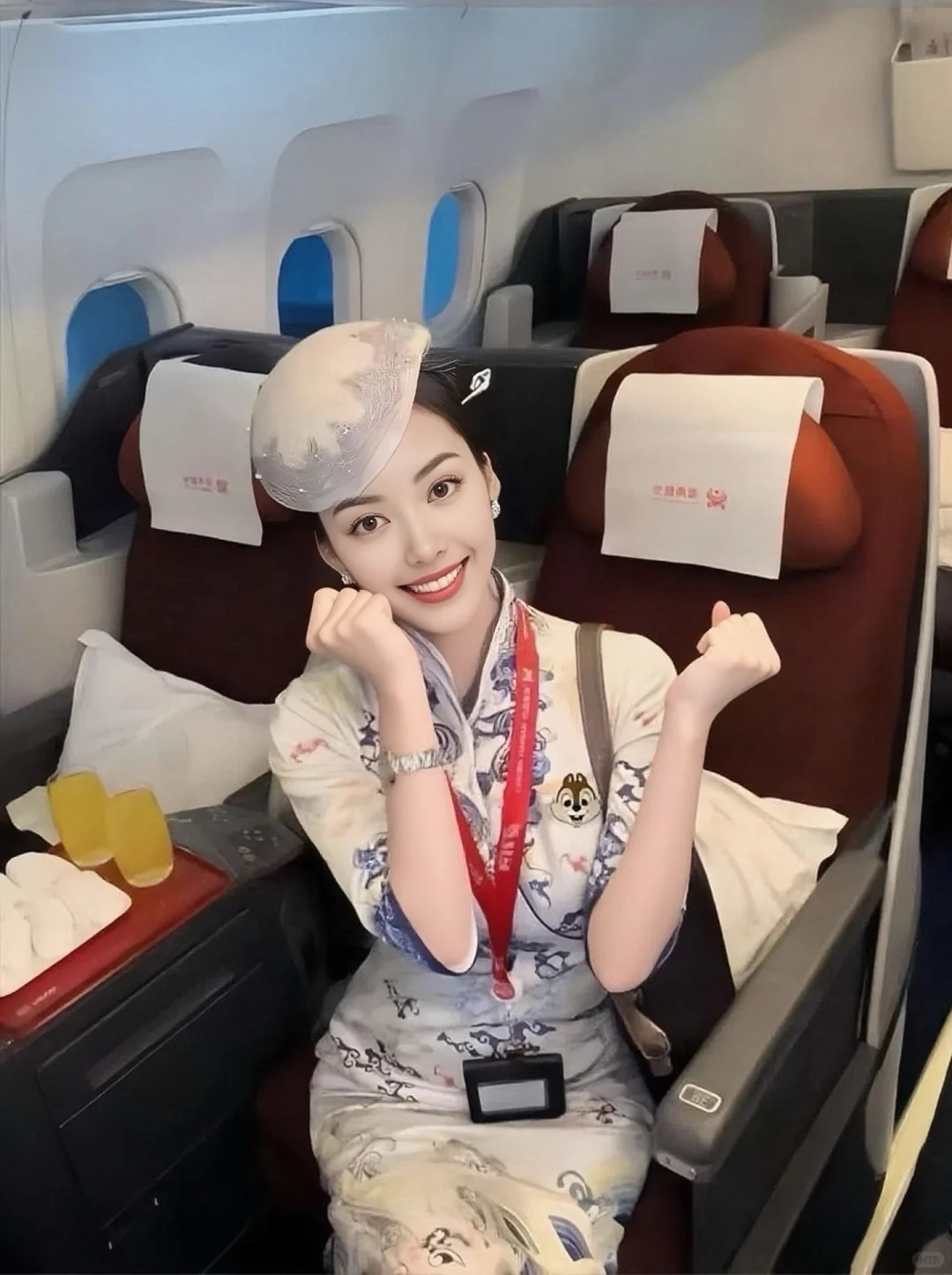 抓个机会也cos个空姐
