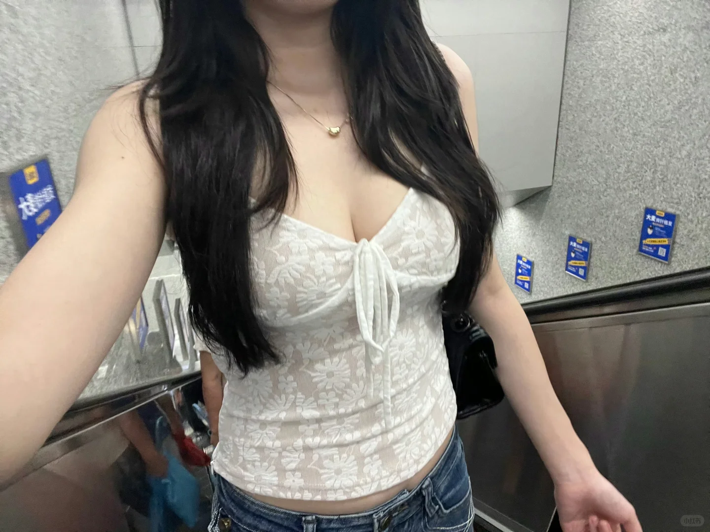 一对很听话的胸贴