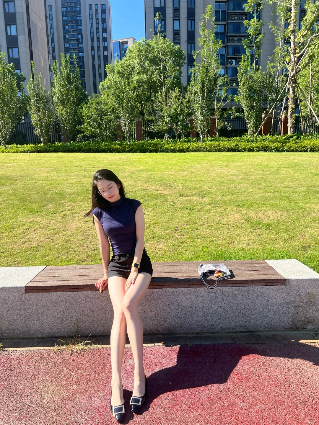 离人群越远，离自己越近