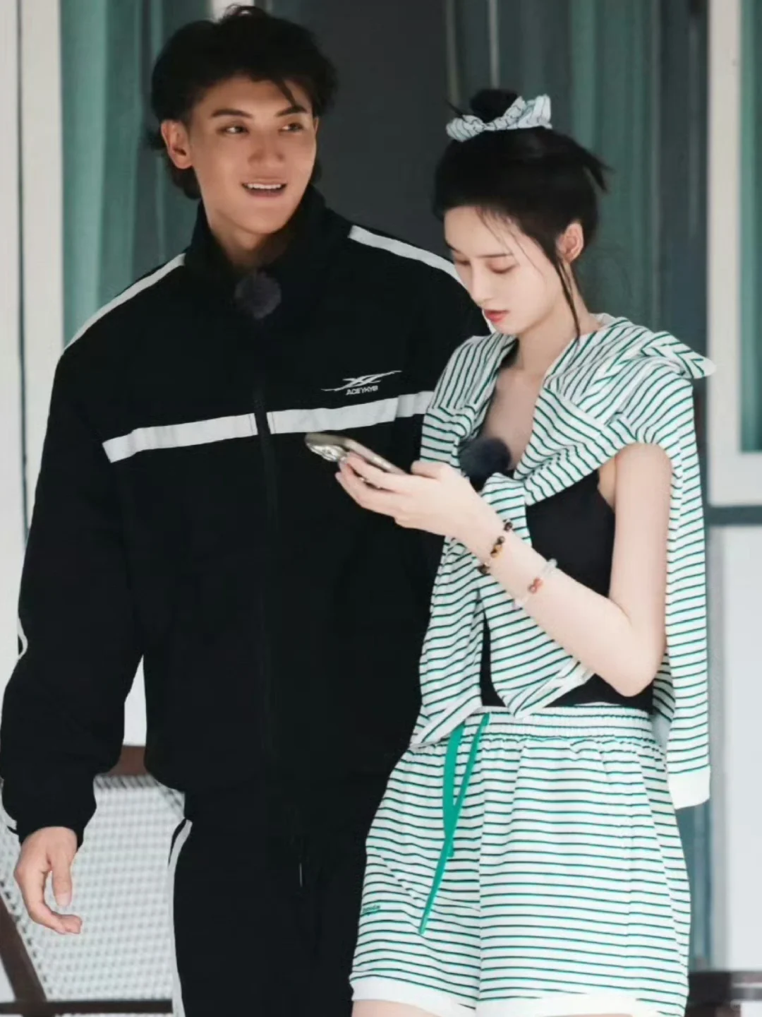 徐艺洋“越素越美”
