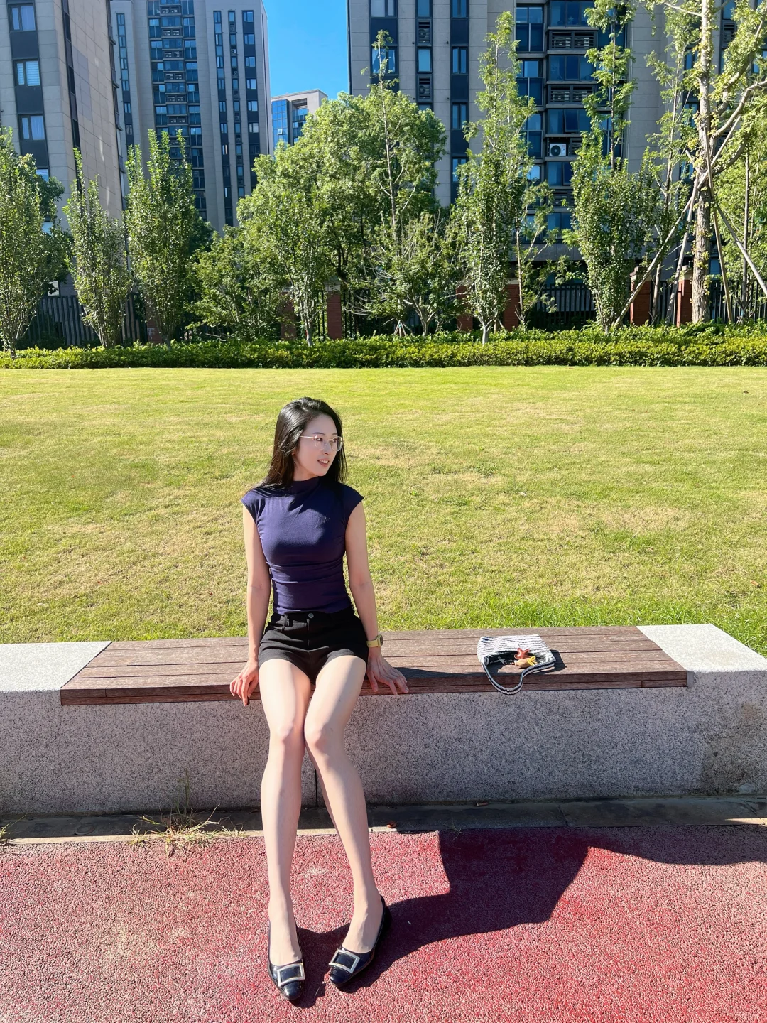 离人群越远，离自己越近