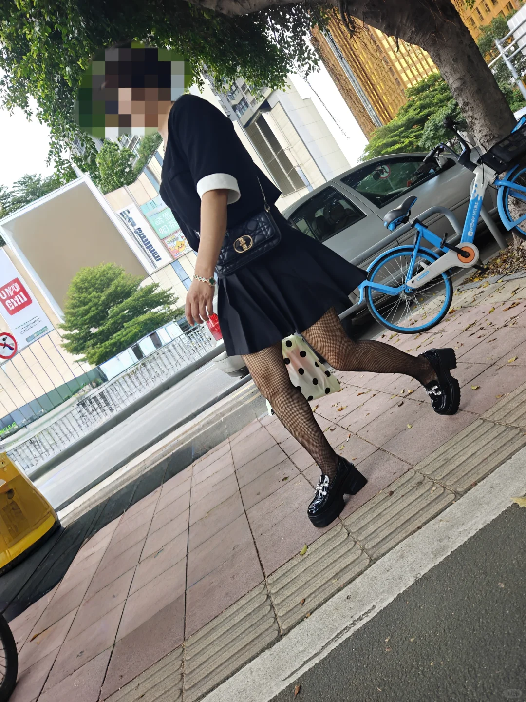 短裙就得穿黑网袜
