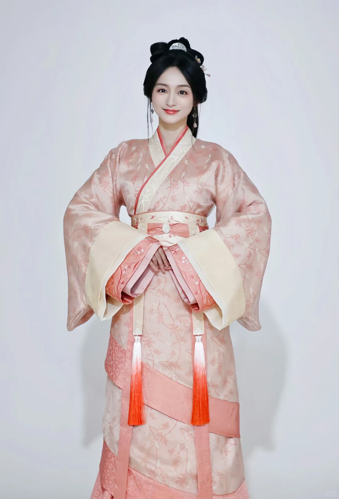 谁说红颜只解倚春风，且看大乔美出新高度