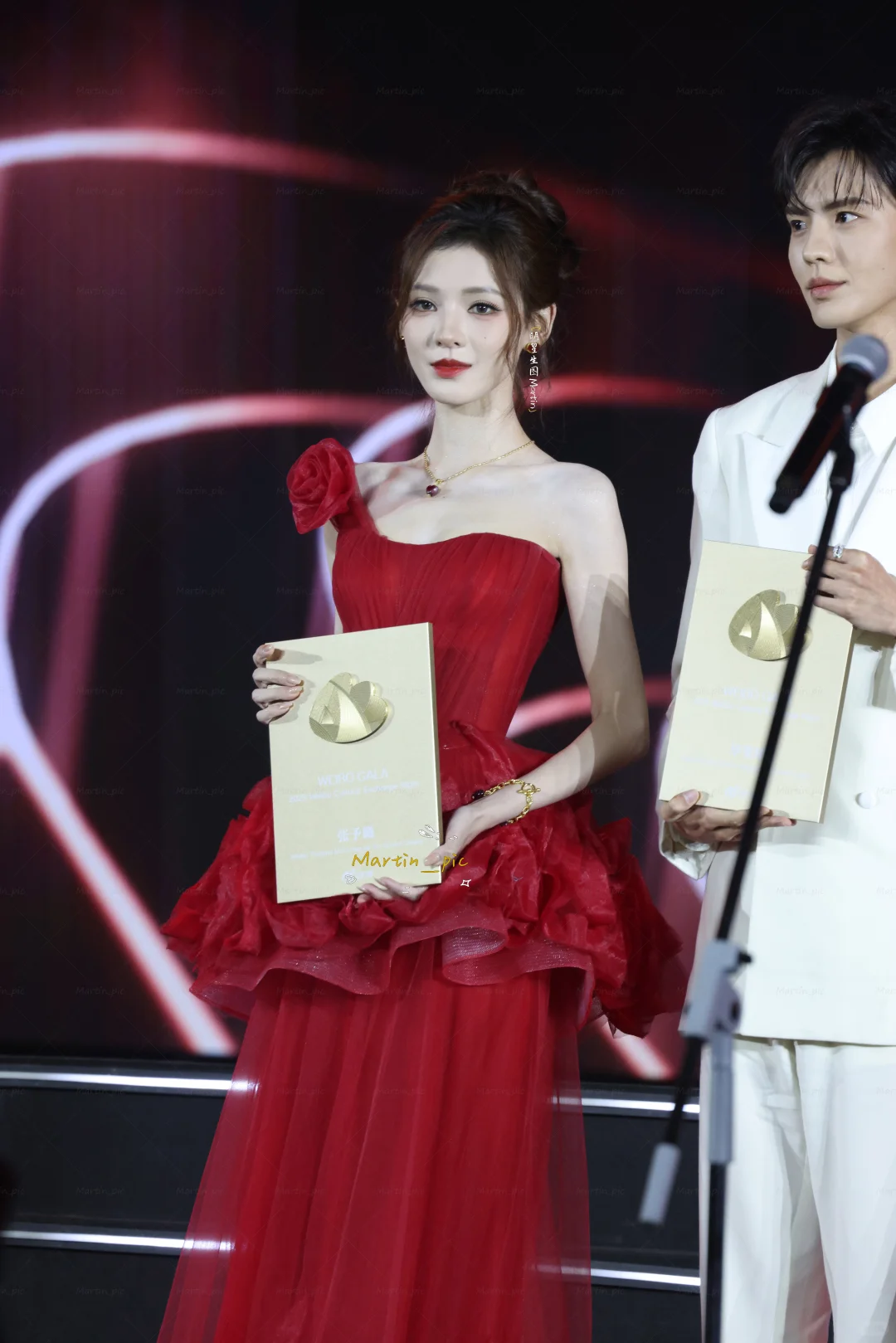 娇艳欲滴的红牡丹 阿瓜女士真的闪耀泰兰德