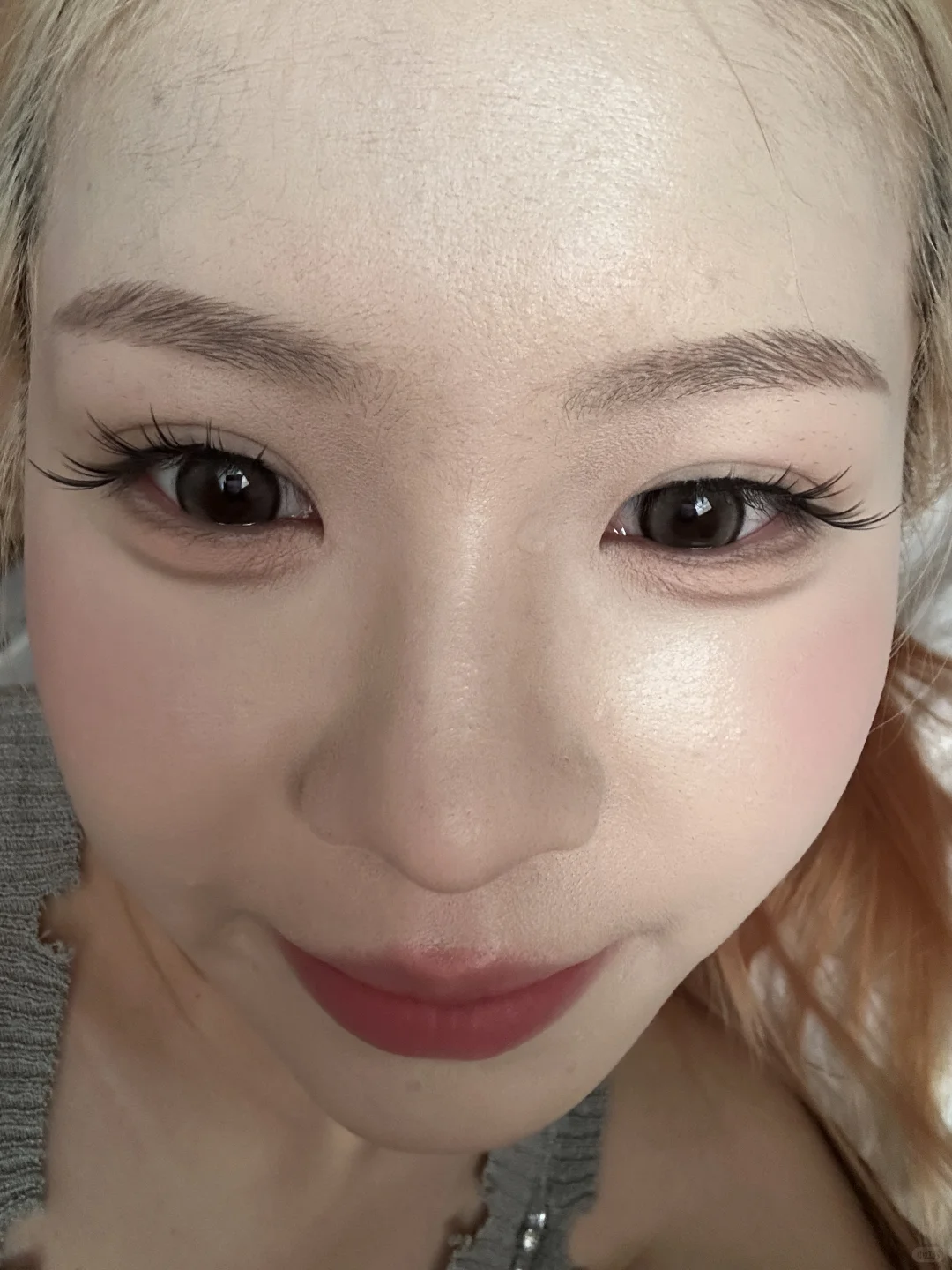 这才是普通人上完粉底液的真实妆效吧！