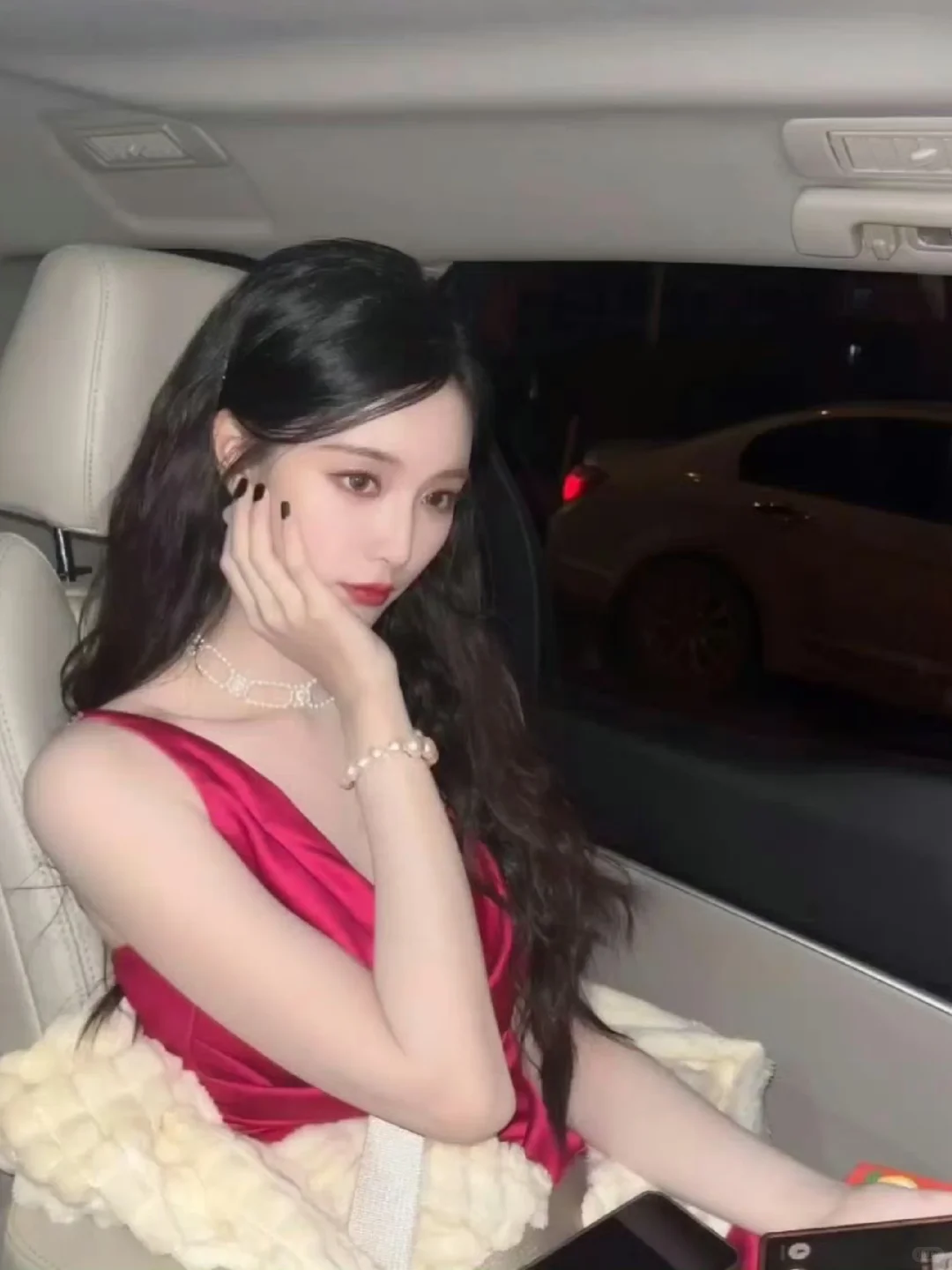 徐艺洋“越素越美”