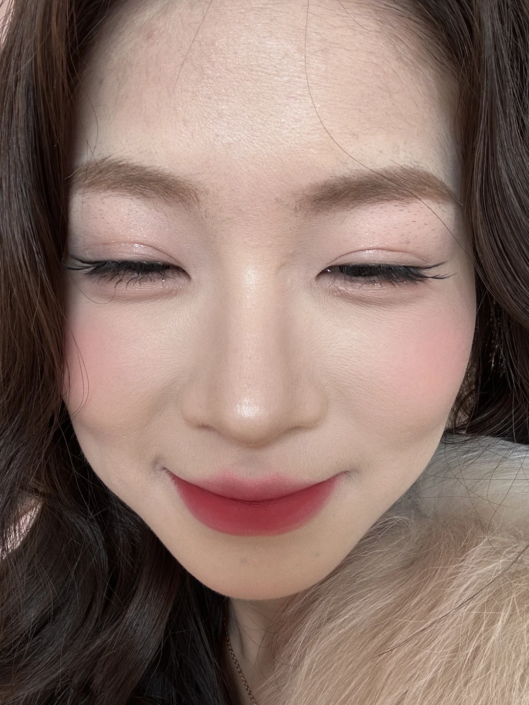 这才是普通人上完粉底液的真实妆效吧！