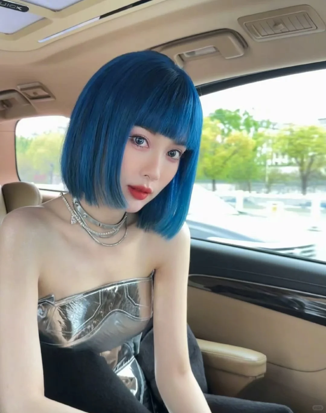 爱笑的女孩在天上飘～