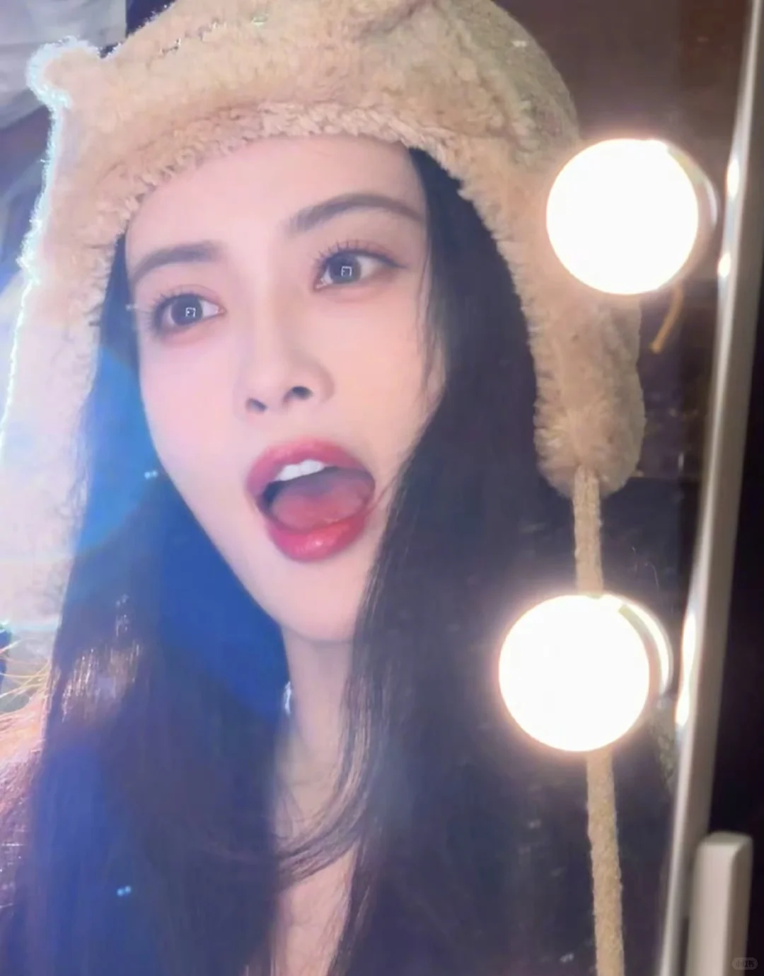 爱笑的女孩在天上飘～