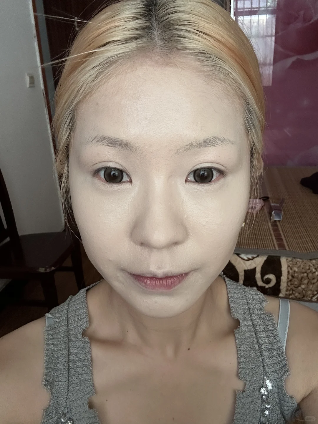 这才是普通人上完粉底液的真实妆效吧！