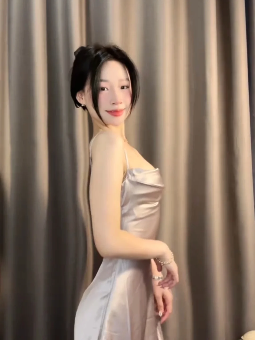 视频里截的 又是爱上自己的一天~