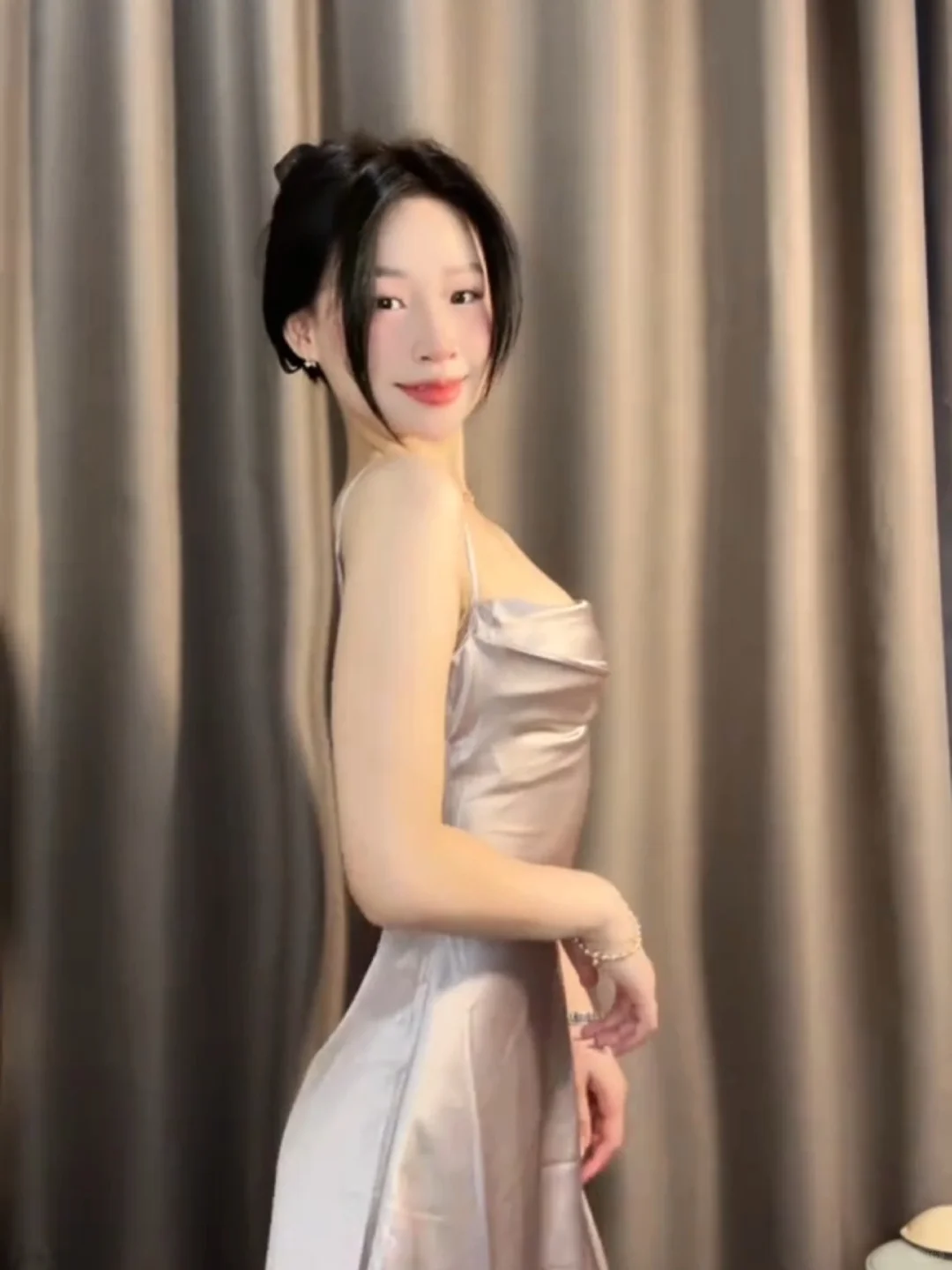 视频里截的 又是爱上自己的一天~