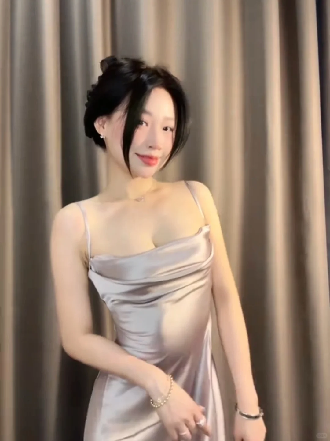 视频里截的 又是爱上自己的一天~