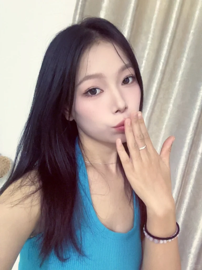 不是美女 就是爱化妆
