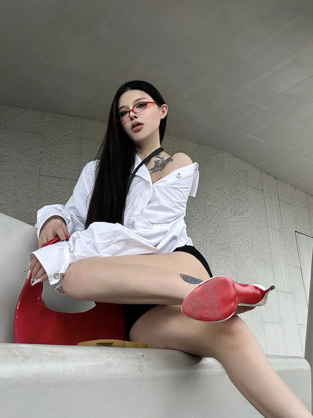 漂亮的女人不发脾气 只发财