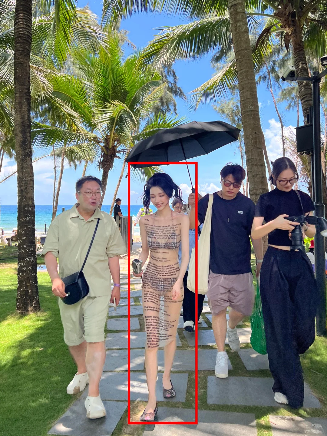 不是，，她也太不上镜了。。。