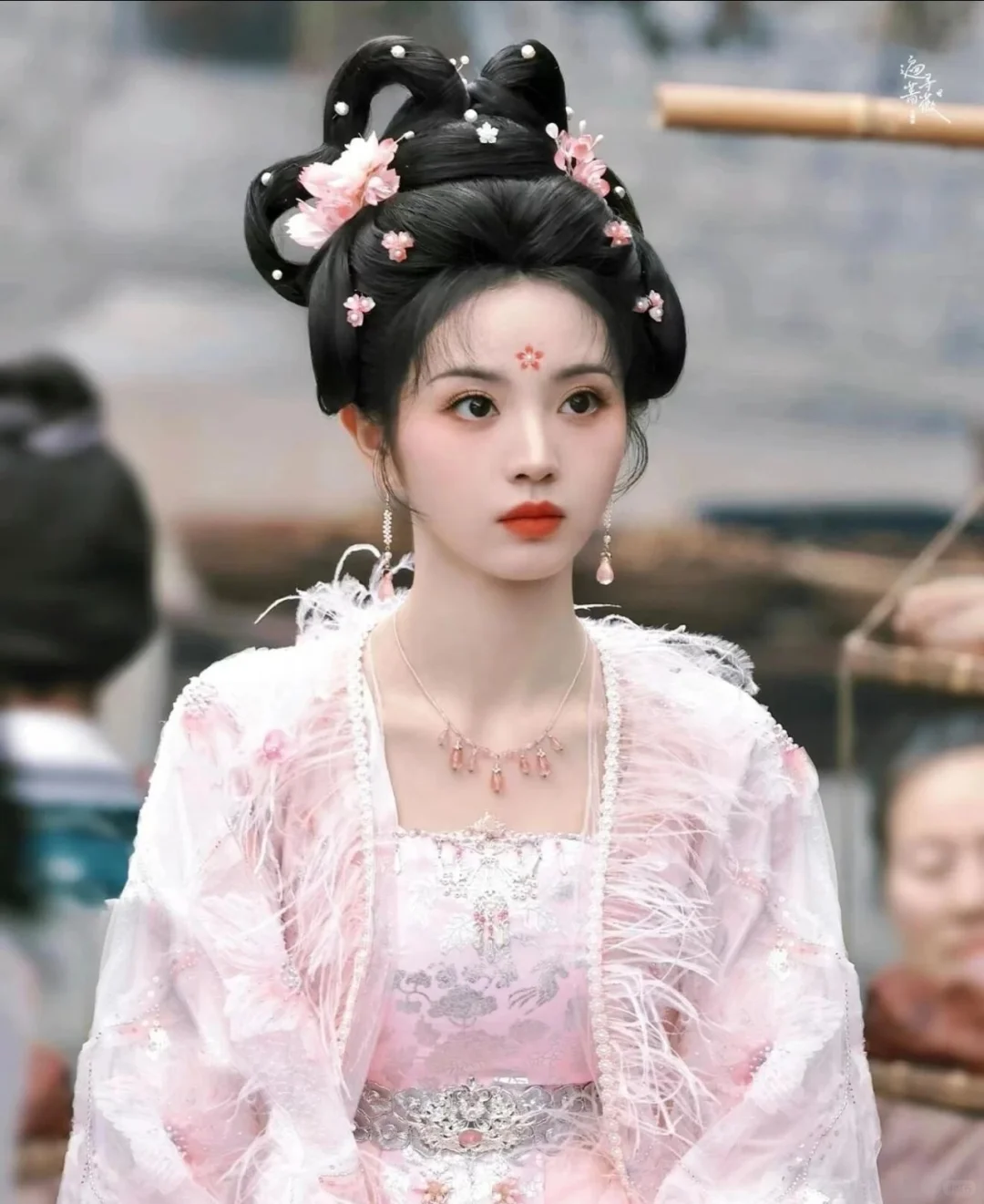田曦薇子夜归武祯造型，奇迹薇薇在线换装