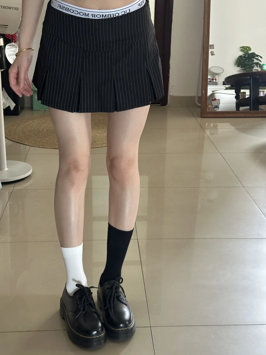 急急急 选黑色还是白色呀！