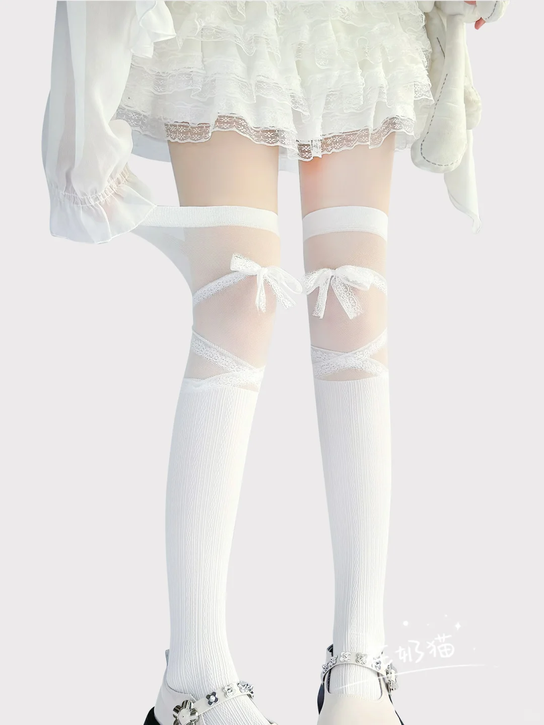 【白色绑带过膝袜｜解锁JK风的神仙单品！】
