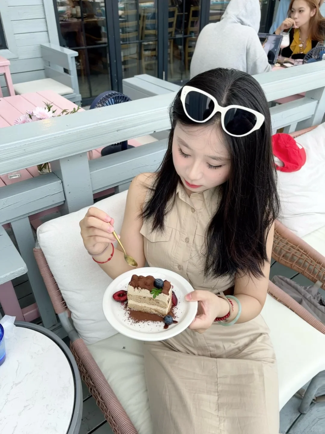 大家都来看，就这个女的，真