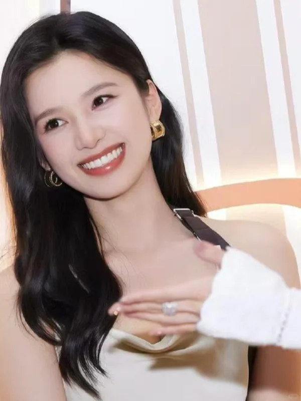 张婧仪面部分析｜95花里唯一的姐感大美女！