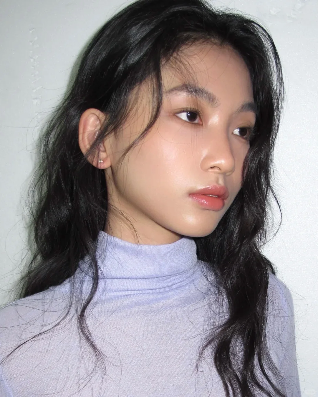 看看美女的右脸