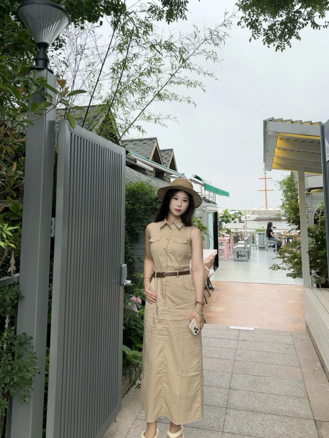 大家都来看，就这个女的，真
