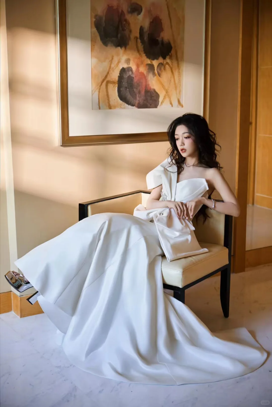 女明星系列之希林娜依高白色抹胸长尾裙
