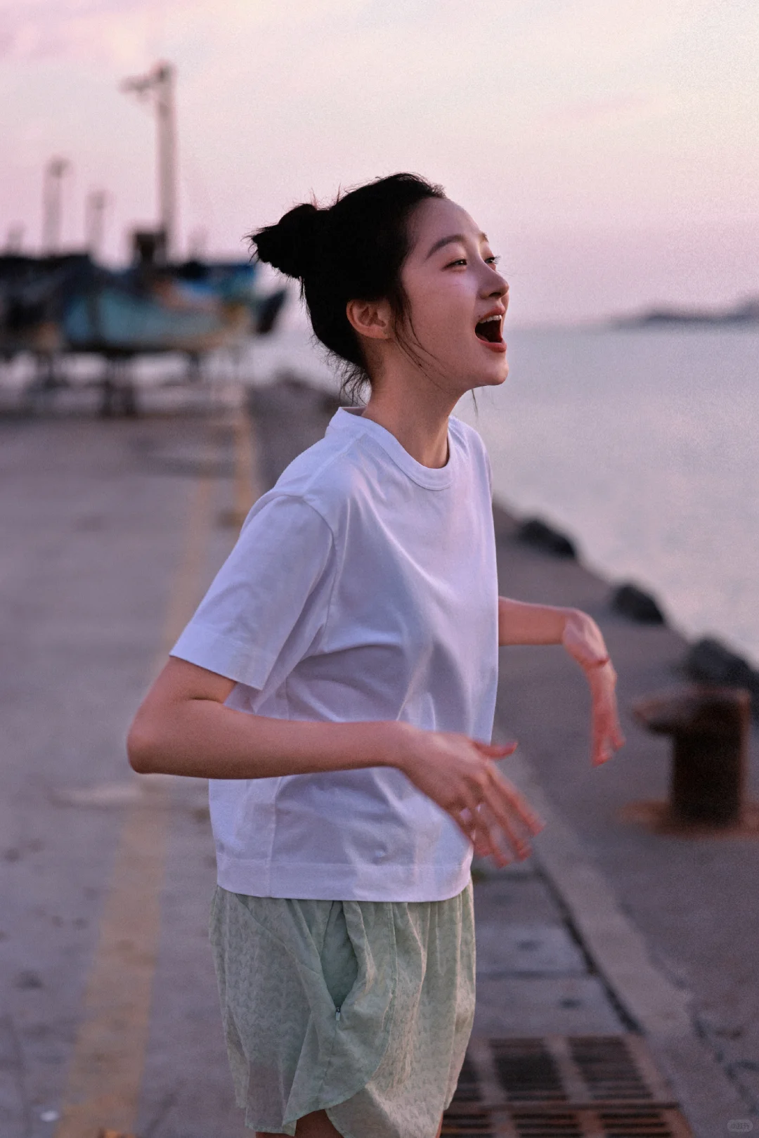 关晓彤， 美丽大方，尽显美人魅力