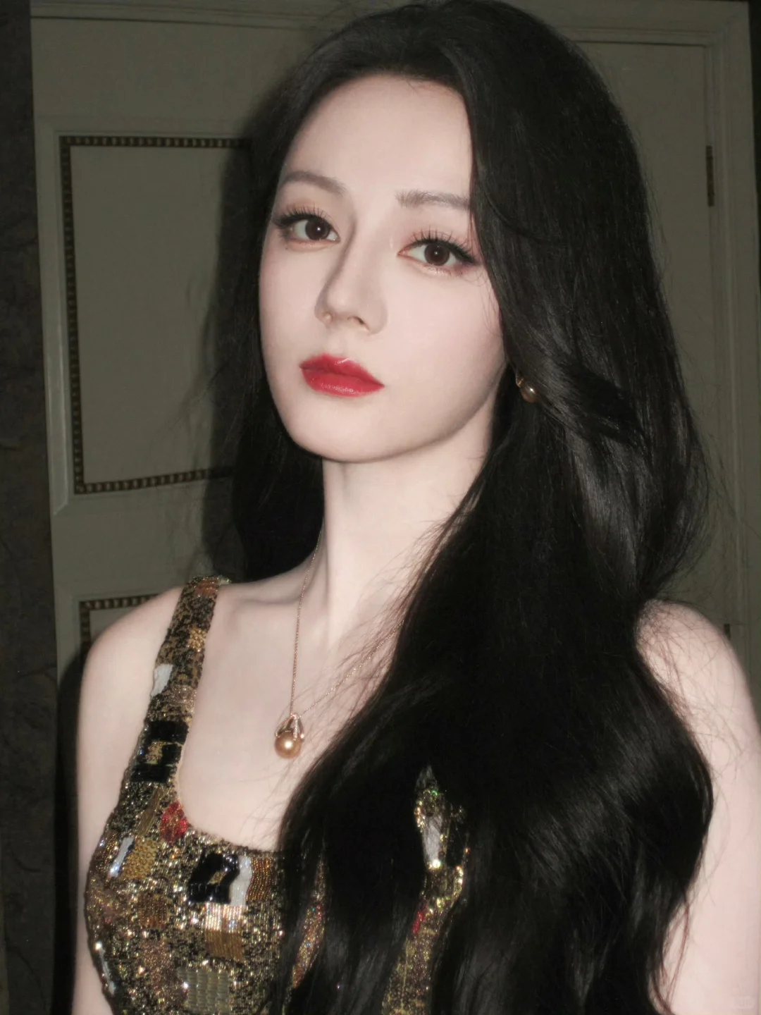 迪丽热巴金色长裙