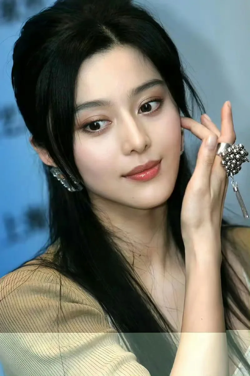 看她眼睛懂了太完美会缺故事感。。。