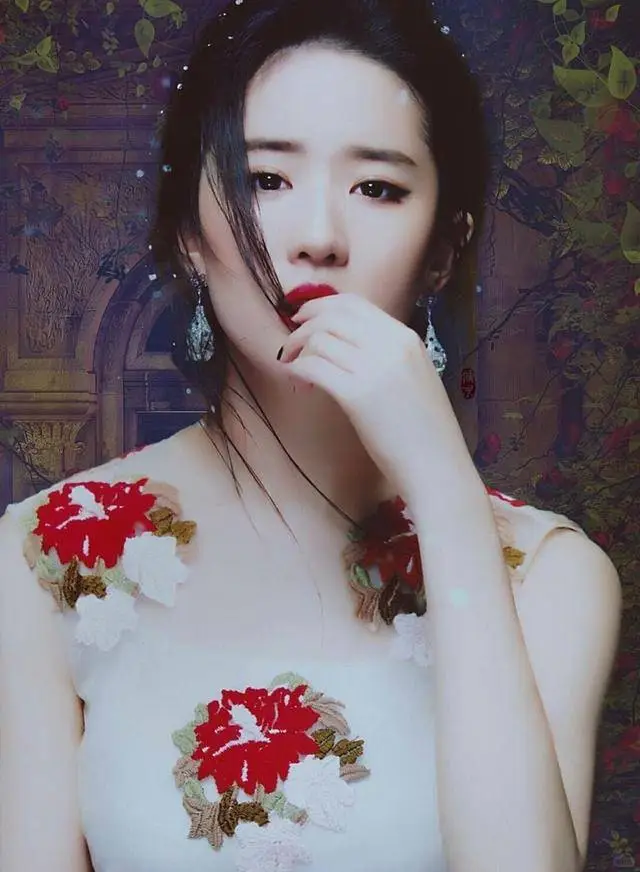 刘亦菲之美：眉眼神韵绝，面若桃花绽，气质