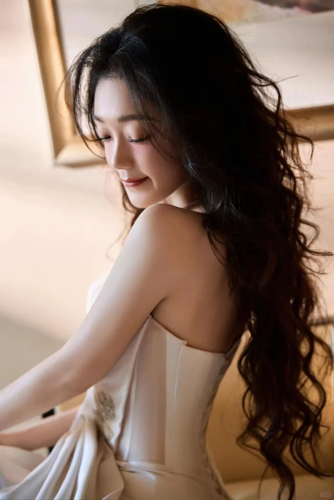 女明星系列之希林娜依高白色抹胸长尾裙